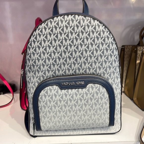 Michael Kors Jaycee Medium Ombré Signature Logo Backpack
Navy 
NWT - Picture 6 of 13